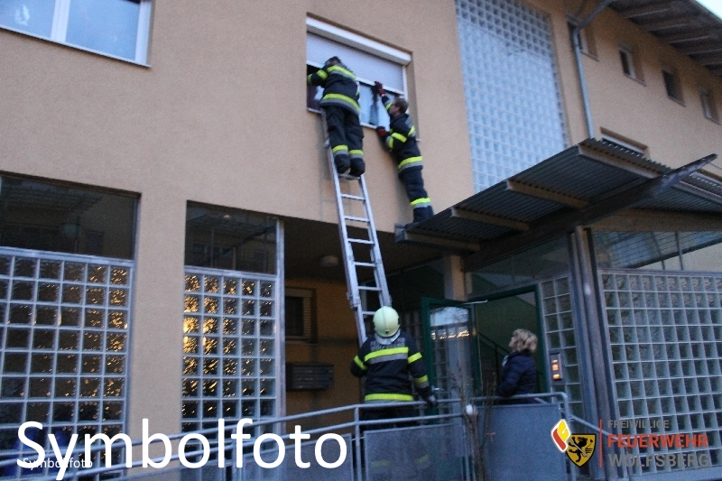 Einsatzfoto TPerson1, Tür/Wohnung öffnen ...